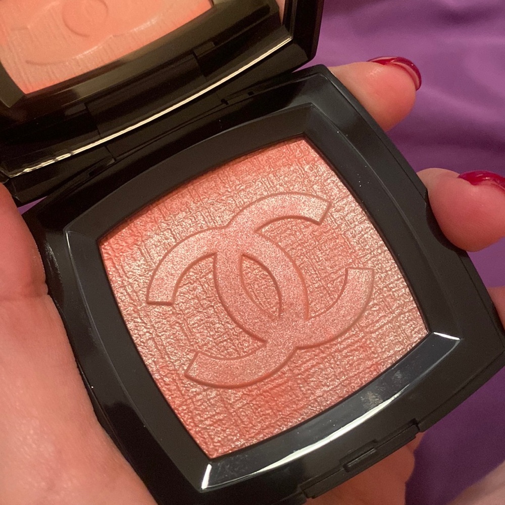 Illuminating Blush powder